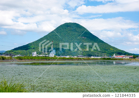 Mount Iino, also known as Sanuki Fuji, stands out against the blue sky (Marugame City and Sakaide City, Kagawa Prefecture) 121844335