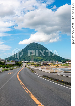 Mount Iino, also known as Sanuki Fuji, stands out against the blue sky (Marugame City and Sakaide City, Kagawa Prefecture) 121844338
