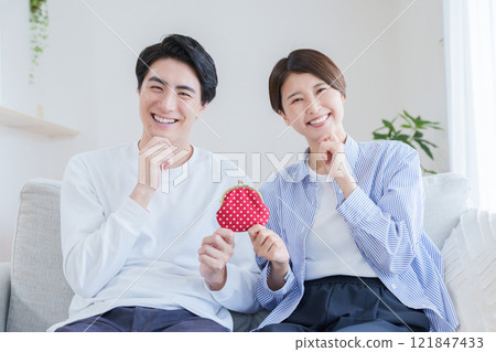 金錢和情侶 121847433