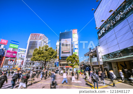 Tokyo cityscape in Japan: From the announcement of the 5th year of the coronavirus pandemic... Shibuya bustling with foreign tourists... A ray of hope for a new era = January 10, 2025 Tokyo cityscape in Japan: From the announcement of the 5th year of the coronavirus pandemic... Shibuya bustling with foreign tourists... A ray of hope for a new era = January 10, 2025 121848127