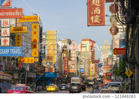 Early morning view of Yaowarat 121848263