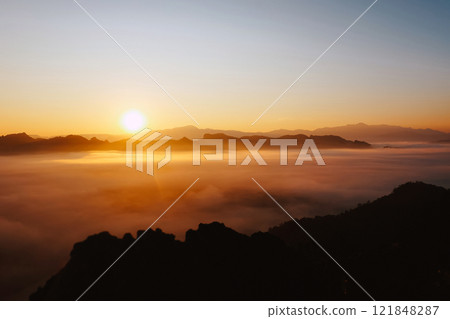 The sea of fog at Phuphamok 121848287