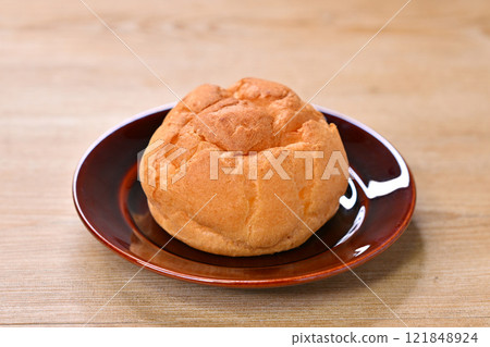 奶油泡芙、西點、甜點、點心的圖像。 121848924