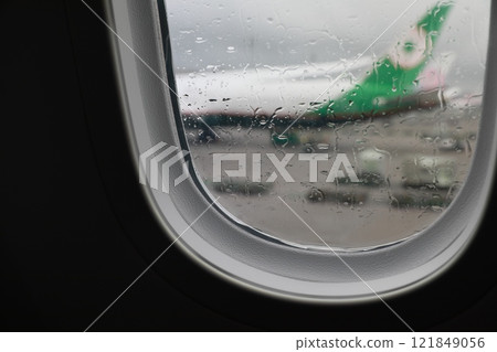 飛機窗戶 121849056