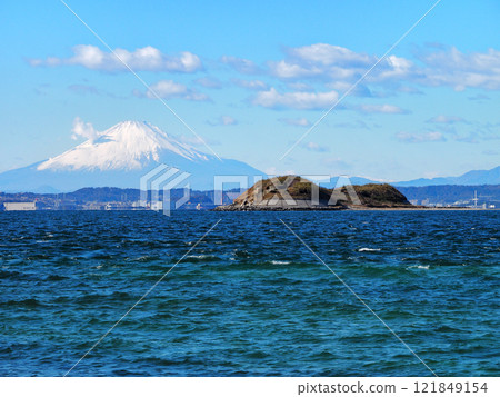 Mt. Fuji and Daiichi Sea Fort (Futtsu City, Chiba Prefecture) 121849154