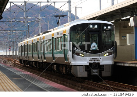[JR West] 227 Series 0-Series ~Wrapping Collaboration Train~ (Sanyo Line: Mihara Station) 121849429