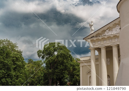VILNIUS, LITHUANIA - May 23, 2022: Cathedral Basilica sculptures. VILNIUS, LITHUANIA - May 23, 2022: Cathedral Basilica of St Stanislaus and St Ladislaus on the Cathedral Square against the blue sky VILNIUS, LITHUANIA - May 23, 2022: Cathedral Basilica sculptures. VILNIUS, LITHUANIA - May 23, 2022: Cathedral Basilica of St Stanislaus and St Ladislaus on the Cathedral Square against the blue sky 121849790