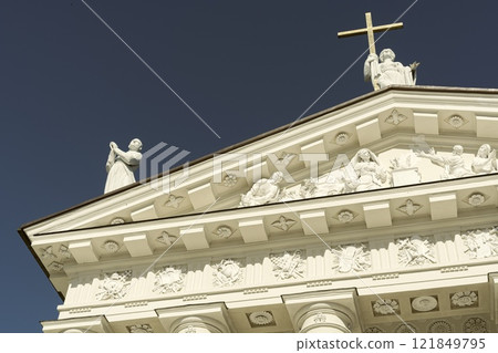 VILNIUS, LITHUANIA - May 23, 2022: Cathedral Basilica sculptures. VILNIUS, LITHUANIA - May 23, 2022: Cathedral Basilica of St Stanislaus and St Ladislaus on the Cathedral Square against the blue sky 121849795