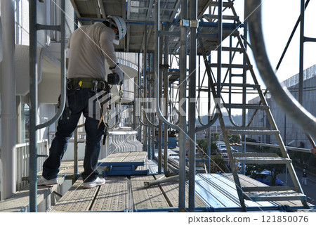 腳手架拆除現場大型公寓維修工作現場 121850076