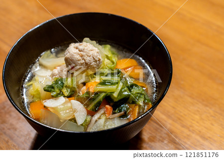 Porridge with meatballs and plenty of vegetables Porridge with meatballs and plenty of vegetables 121851176