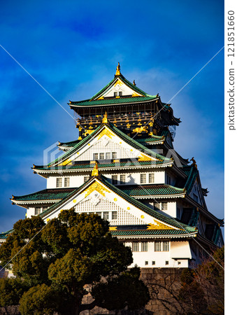 在大阪城堡的城堡塔 在大阪城堡的城堡塔 121851660