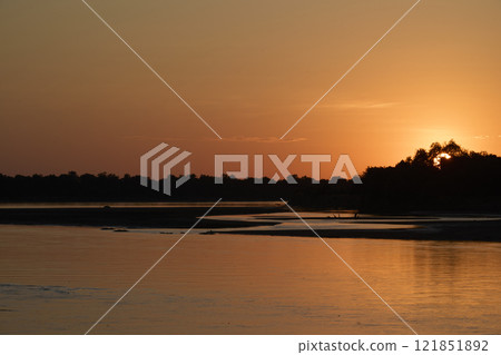 Sunrise over the Luangwa River 121851892
