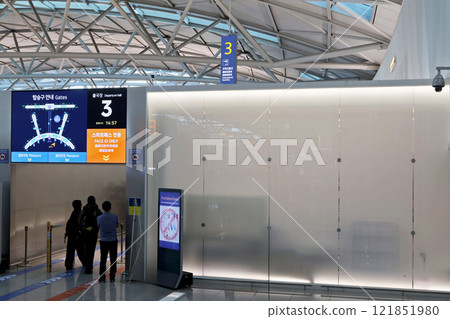 In front of the airport security check gate In front of the airport security check gate 121851980