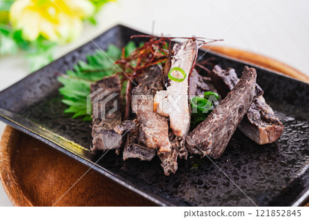 Marinated and grilled tuna 121852845