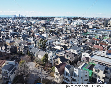 A residential area that stretches on forever, looking southeast from the rooftop of an apartment building in Omori, Ota Ward, Tokyo A residential area that stretches on forever, looking southeast from the rooftop of an apartment building in Omori, Ota Ward, Tokyo 121853166