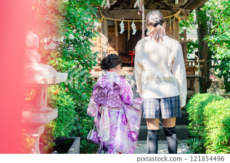 Sisters visiting the shrine for Shichigosan Sisters visiting the shrine for Shichigosan 121854496