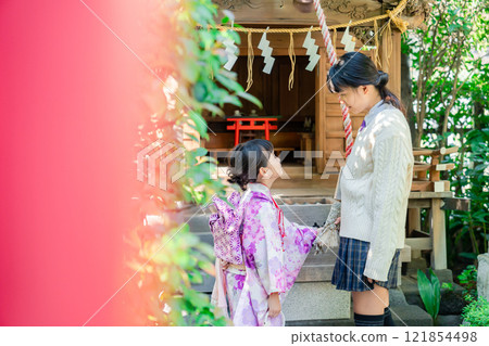 Sisters visiting the shrine for Shichigosan Sisters visiting the shrine for Shichigosan 121854498