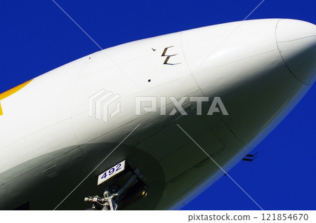 B747 jumbo jet aircraft landing at Yokota base B747 jumbo jet aircraft landing at Yokota base 121854670