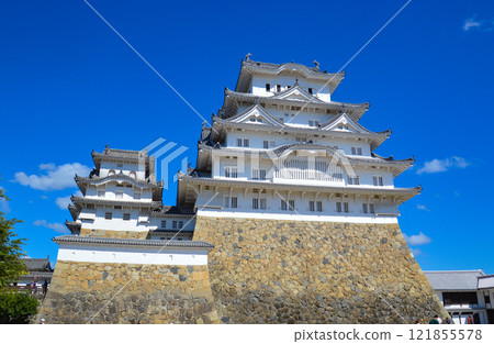 The towering castle tower of Himeji Castle The towering castle tower of Himeji Castle 121855578