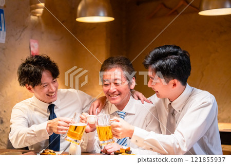 A businessman drinking with his boss at an izakaya A businessman drinking with his boss at an izakaya 121855937