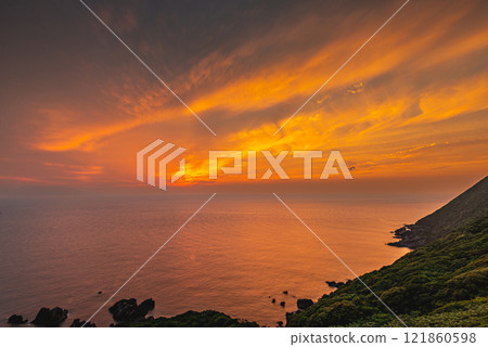 Evening view of the Yakushima Offshore Alps (May) A beautiful sunset where gods reside 121860598