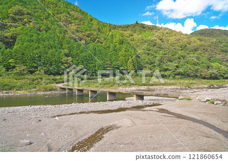[茅藤水下橋（四萬十川）] 高知縣高岡郡四萬十町茅藤 121860654