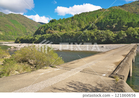 [Kayabukide Submerged Bridge (Shimanto River)] Kayabukide, Shimanto-cho, Takaoka-gun, Kochi Prefecture 121860656