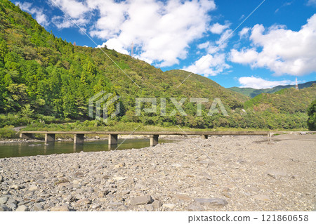 [Kayabukide Submerged Bridge (Shimanto River)] Kayabukide, Shimanto-cho, Takaoka-gun, Kochi Prefecture 121860658