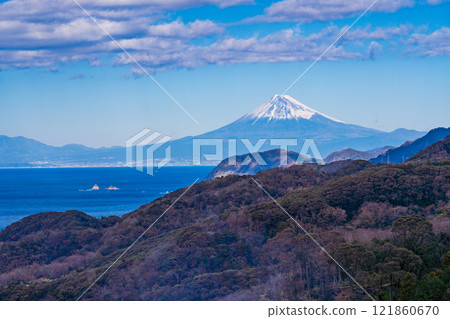 [Shizuoka Prefecture] View of Mt. Fuji across the sea from the rice terraces of Ishibe, Nishiizu, winter 121860670