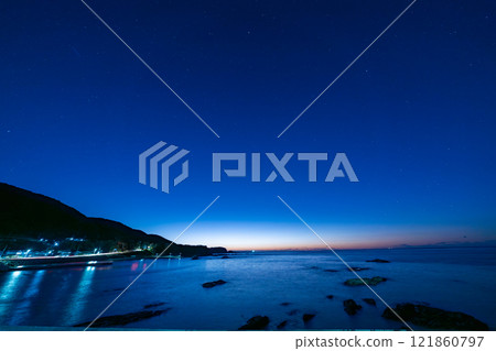 2025年和歌山縣週參見町的第一個日出景色 121860797