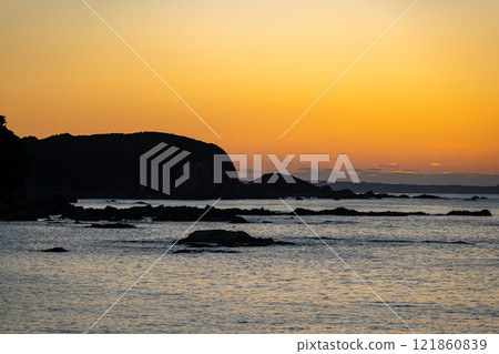 2025年和歌山縣週參見町的第一個日出景色 2025年和歌山縣週參見町的第一個日出景色 121860839