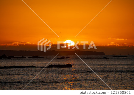 First sunrise of the year 2025 from Susami Town, Wakayama Prefecture 121860861