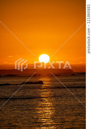 First sunrise of the year 2025 from Susami Town, Wakayama Prefecture First sunrise of the year 2025 from Susami Town, Wakayama Prefecture 121860881