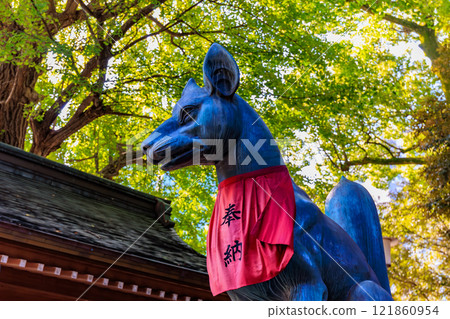 Toyokawa Inari Tokyo Betsuin (fox statue) in Motoakasaka, Minato Ward, Tokyo 121860954