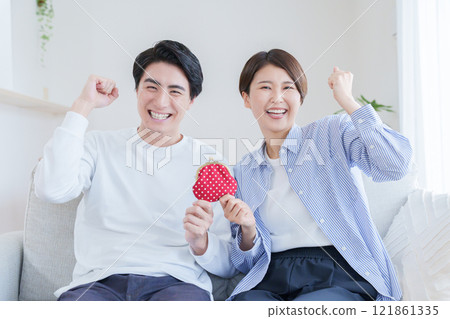 Money and couple Money and couple 121861335