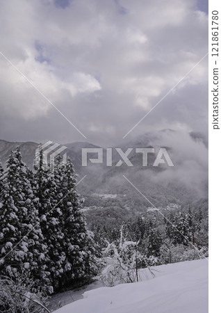 從飛鎢白川 PA 眺望的景色 121861780