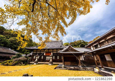 Autumn leaves at Tenyuji Temple [Isahaya City, Nagasaki Prefecture] 121862260
