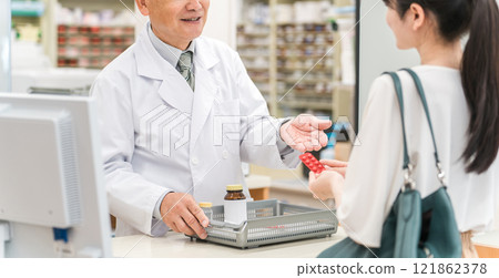 Pharmacists who prescribe over-the-counter drugs at pharmacies, hospitals, and drugstores (prescriptions, medicines, supplements) 121862378