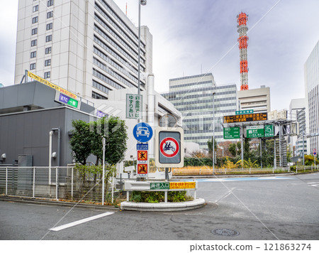 首都高速入口 - 禁止行人和自行車進入的注意事項 121863274