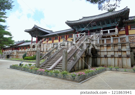 Cheongungyo Bridge and Baekungyo Bridge at Bulguksa Temple, Gyeongju, South Korea 121863941