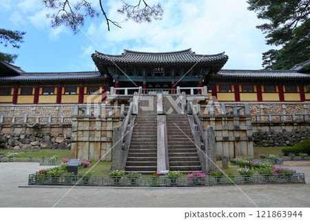 Cheongungyo Bridge and Baekungyo Bridge at Bulguksa Temple, Gyeongju, South Korea 121863944