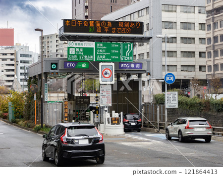 Metropolitan Expressway, Central Circular Route, Ginza Tollgate (Inner Loop Entrance) 121864413