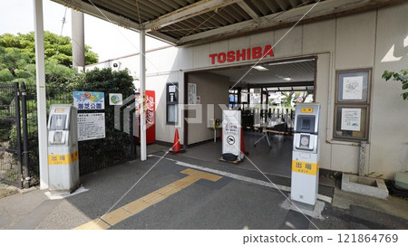 Umi-Shibaura Station on the JR Tsurumi Line 121864769