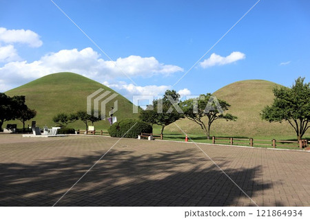 Daereungwon Tombs, Gyeongju, South Korea 121864934