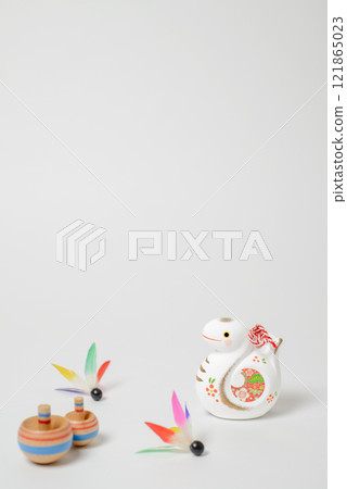 A cute snake figurine, a lucky charm for the beginning of the year in the Orient 121865023