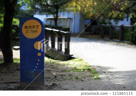 Kilometre post sign on the promenade 121865115