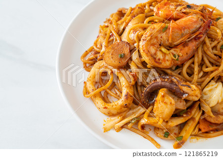 stir fried Tom Yum seafood dried spaghetti 121865219