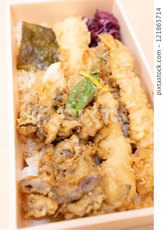 Delicious heavenly heavy box lunch 121865714