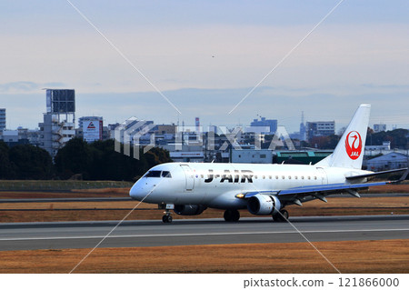 Osaka International Airport JAL Airplane Landing Ready 121866000