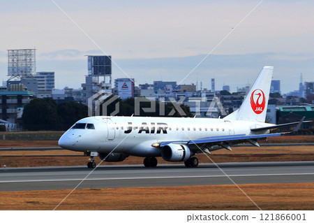 大阪國際機場 JAL 飛機著陸準備就緒 大阪國際機場 JAL 飛機著陸準備就緒 121866001